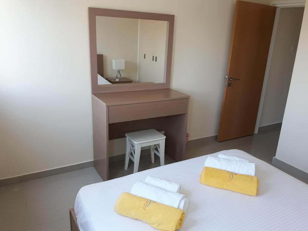32 Hill Court Appartement Larnaca Buitenkant foto